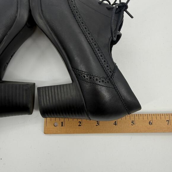 CLARKS Lace Up Ankle Boot Size 8 Womens Black Block Heel Witchy Brogue Retro - Picture 5 of 8